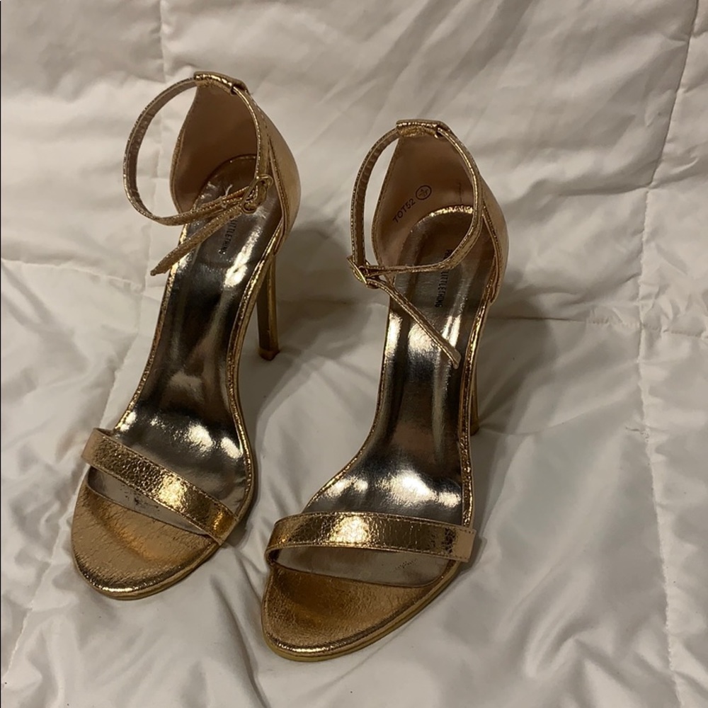 GOLD HEELS